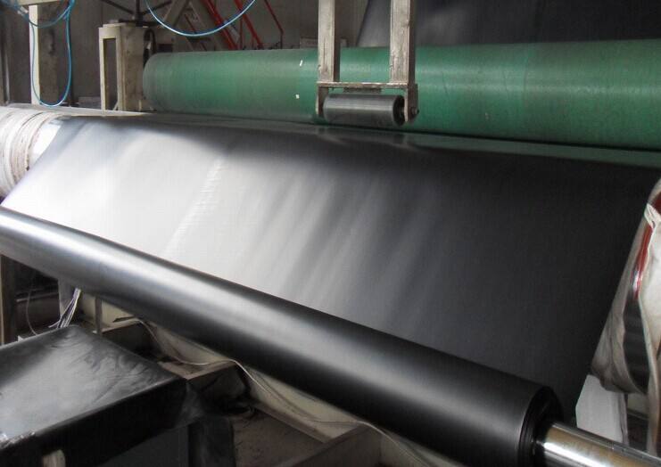 土工膜加入高速線(xiàn)路 可致列車(chē)穩(wěn)定平順